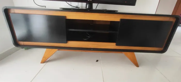 Rack Retrô de Madeira Maciça e MDF - Perfeito Estado!