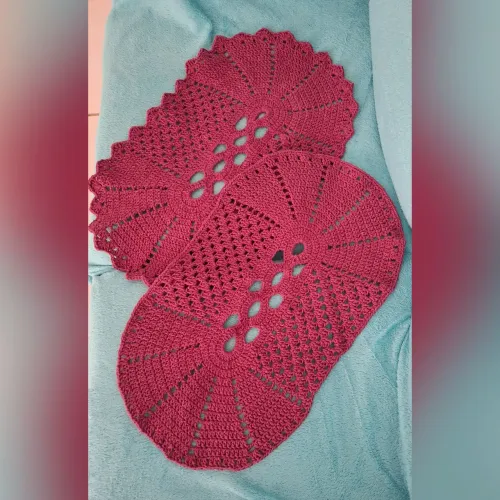 Conjunto lindo com 2 tapetes de crochês (feito a mão) para decorar a sua casa
