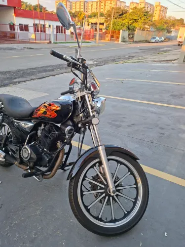 Vendo Moto Mirage 150, linda pronta para rodar.