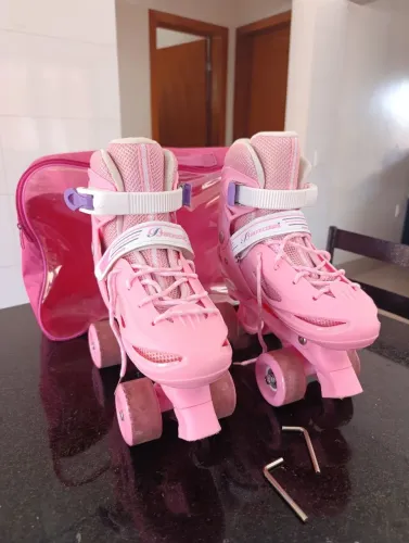 Patins lindo de 4 Rodas Novinho usado somente 2x pra Experimentar