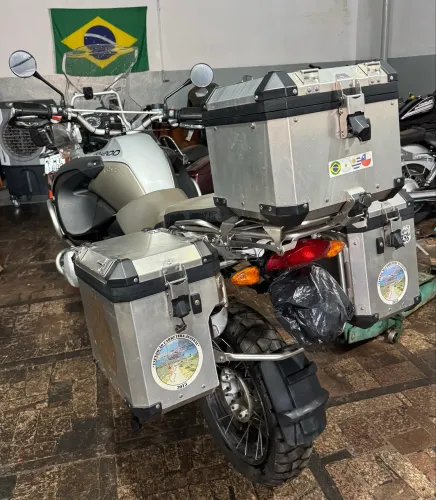 Moto muito conservada, sem detalhes.