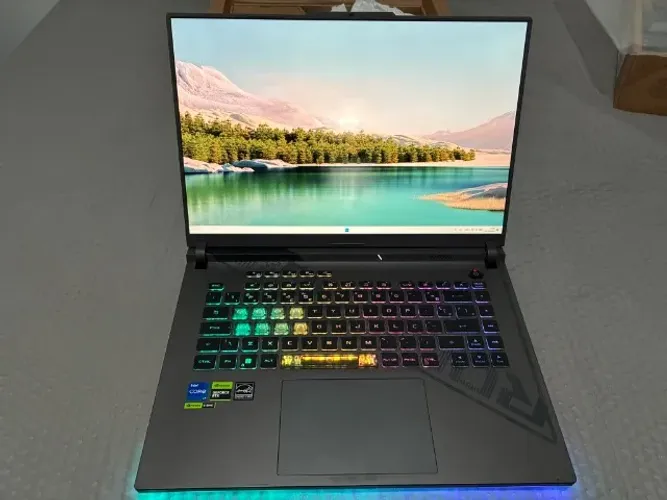 Notebook Asus ROG Strix G16 i7-13650HX RTX 4050 512GB SSD 8GB RAM