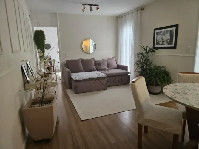 Casa em Condomínio - Condomínio Turmalina - Jacareí - Parque Califórnia - 2 Dormitórios -