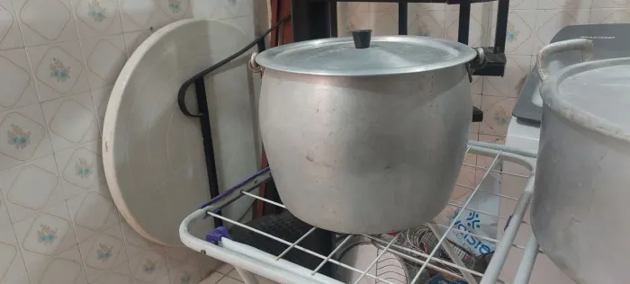 Vendo 1 caldeirão e 1 panela para feijoada em puro alumínio