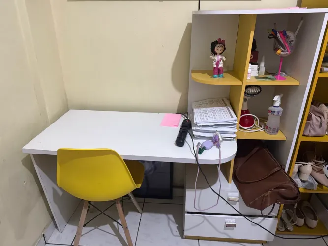 Vendo mesinha + cadeira