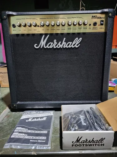 Amplificador Marshall MG50DFX com Footswitch Original - Excelente Estado