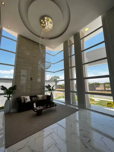 Casa térrea com 3 quartos, sendo 1 com vista para piscina, lavabo, cozinha gourmet, escrit