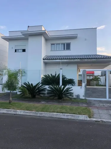 Casa de condomínio para aluguel com 300 metros quadrados com 3 quartos