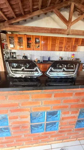 Faróis Amarok dois projetores em led