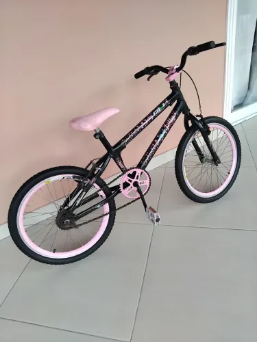 Bicicleta infantil aro 20 feminina excelente