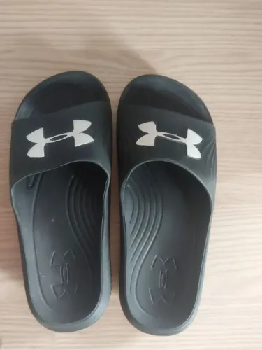 Chinelo Under Armour pto