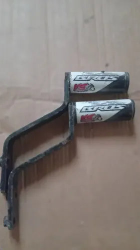 Vendo 2 suporte para bros 160 usado,cor vermelha e branca