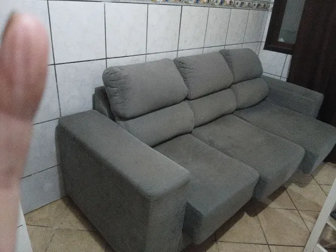 Vendo sofá 3 lugares, abre para esticar às pernas 