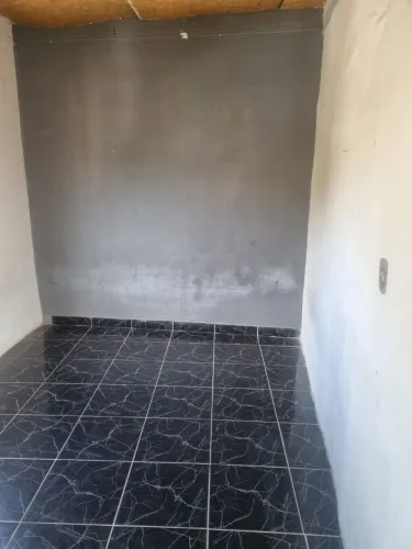 Alugo barracão direto com o dono. Agua e luz incluso