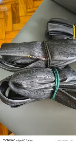 Par pneu jiluer Kevlar 700x28 seminovo + 02 câmaras Pirelli 700x28