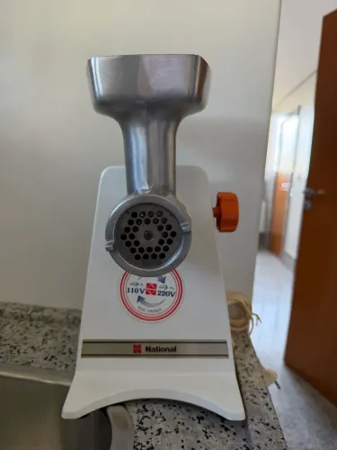 Moedor de carne elétrico
