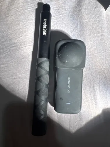 Insta360 X3 Vlog Kit em excelente estado, praticamente nova.
