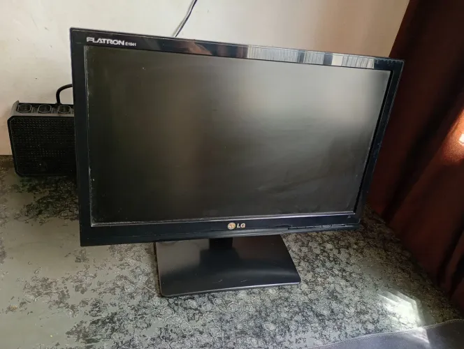 MONITOR LG 19 POLEGADAS , LED , SAIDA VGA , CABO DE FORÇA, CABO DE VIDEO , BASE