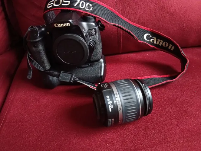 Camera Canon 70D+LENTE 18-55 + GRIP COM 2 baterias + carregador Canon+ FLASH CANON 580EX