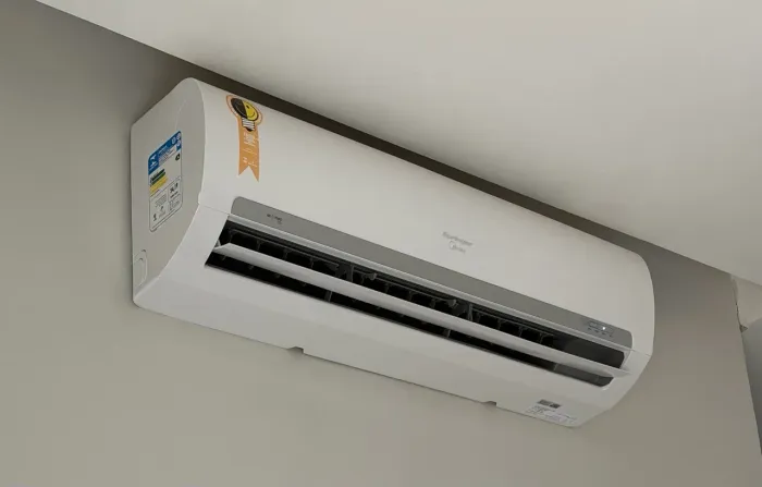 Vendo ar condicionado Midea Springer 18000 Btu, 220