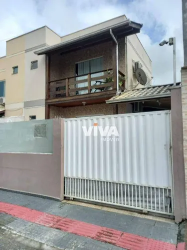 Casa com 2 dormitórios à venda, 69 m² por R$ 450.000,00 - Espinheiros - Itajaí/SC