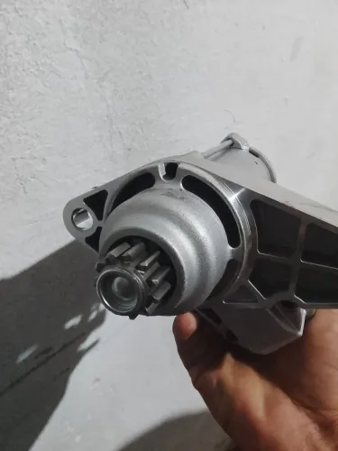 Vendo motor de partida novo