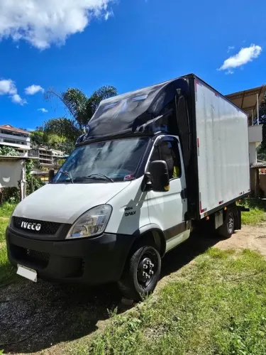 Iveco Daily 35s14 baú 2019