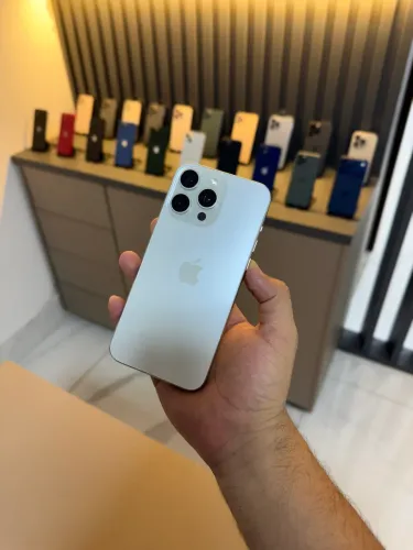 IPhone 15 Pro Max 256 gigas tela substituída sem mensagem