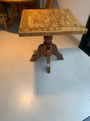 Mesa de madeira peroba