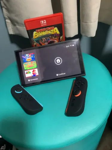 Switch 2 semi novo com donkey Kong bananza e com case e capa protetora entre outros acesso