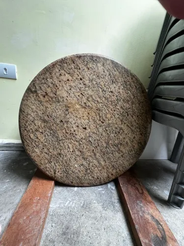 Tampo de mesa em granito