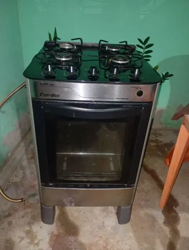 Furgão de 4 bocas com bancada de vidro temperado