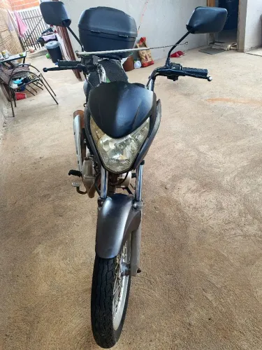 Moto Titan 150