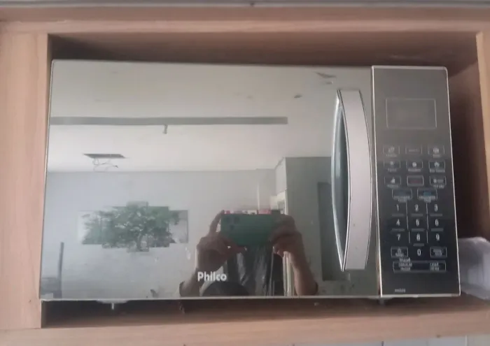 Microondas Philco espelhado pouco usado não quer esquentar.