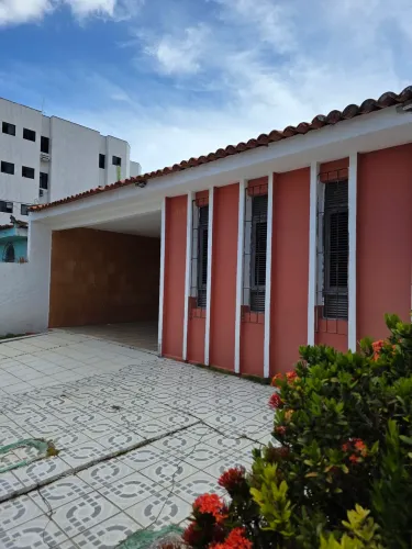 Vendo esta Casa em Lagoa Nova/Candelária: 4 quartos, 3 banheiros, casa localização ótima