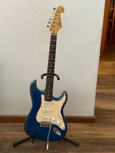 VENDO GUITARRA DE BARBADA. Marca SX, stratocaster, linda guitarra, ótimo timbre, barbada 