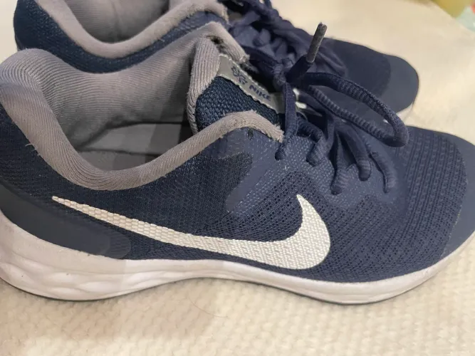 Tênis Nike - TAM. 34