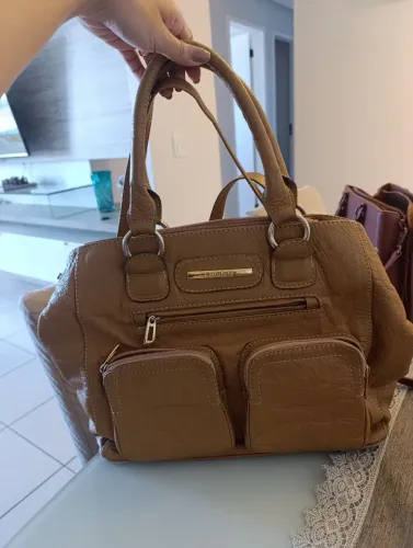 Bolsa em couro legítimo Corbeluxe. Costuras intactas.