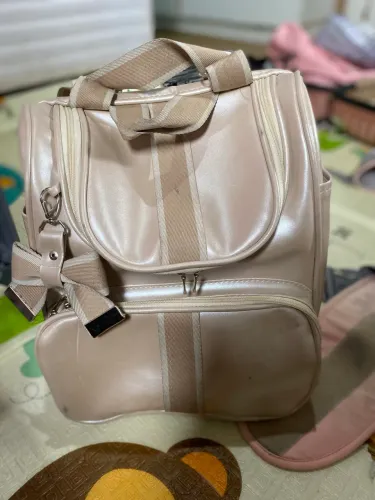 Vendo bebê conforto e duas bolsas 
