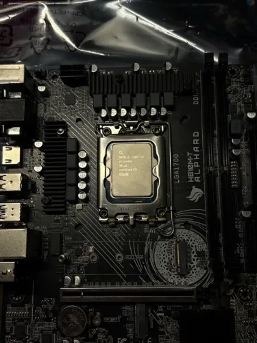 Kit Gamer Intel Core i5-12400F + Placa-Mãe Pichau H610M-T 
