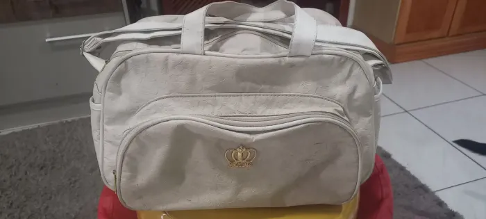 Bolsa Maternidade Branca Pirulitando Baby - Detalhe Coroa