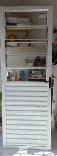 Porta Alumínio Branco com Basculante