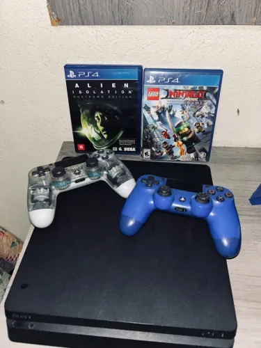 PS4 SLIM 1TB + 2 MANETES ORIGINAIS 