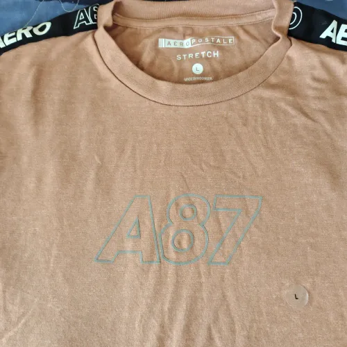 Camisa marca Aeropostale, nova, original, importada, tamanho médio, cor salmão.