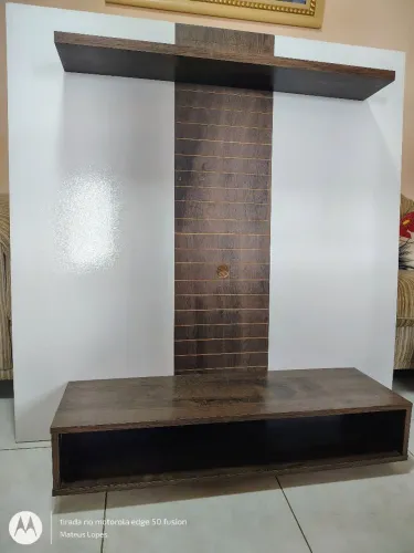 Painel de TV Moderno com Rack Integrado - Lindo e Conservado!