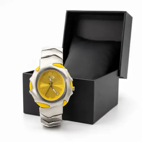 Relógio Masculino Estilo Oakley Pulseira em Metal Fundo Amarelo