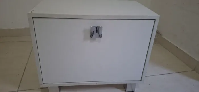 Criado mudo gaveteiro