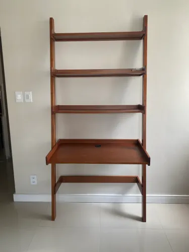 Vendo escrivaninha Tok Stok usada porém em bom estado medindo 210x100
