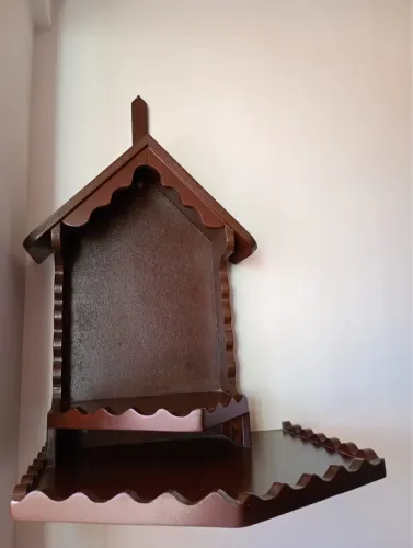 Oratório de parede em madeira maciça