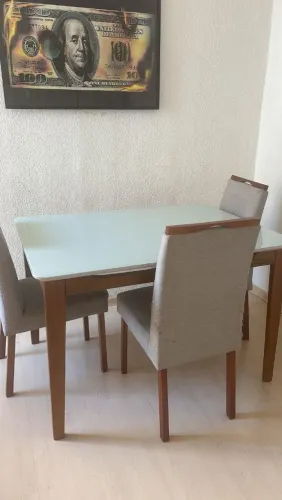 Mesa de Jantar Retangular com Tampo de Vidro